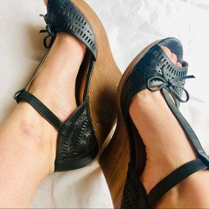 ✨CLEARANCE ✨ Black T-Strap High Wedges w/ Bow